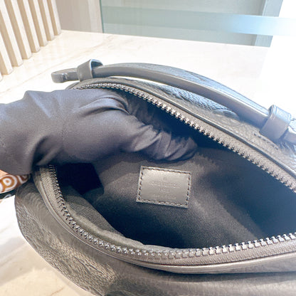 LV S Lock Messenger in Taurillon