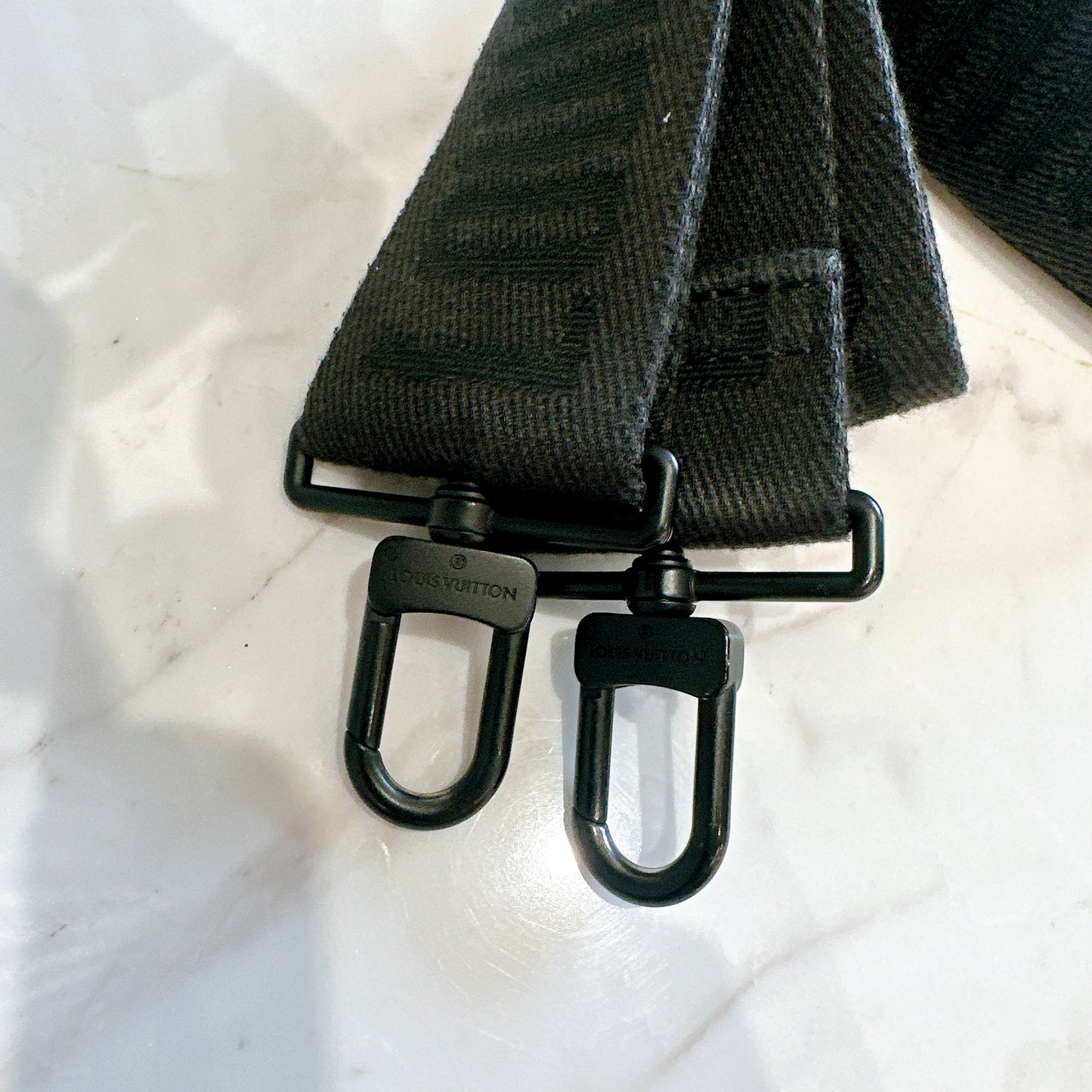LV S Lock Messenger in Taurillon