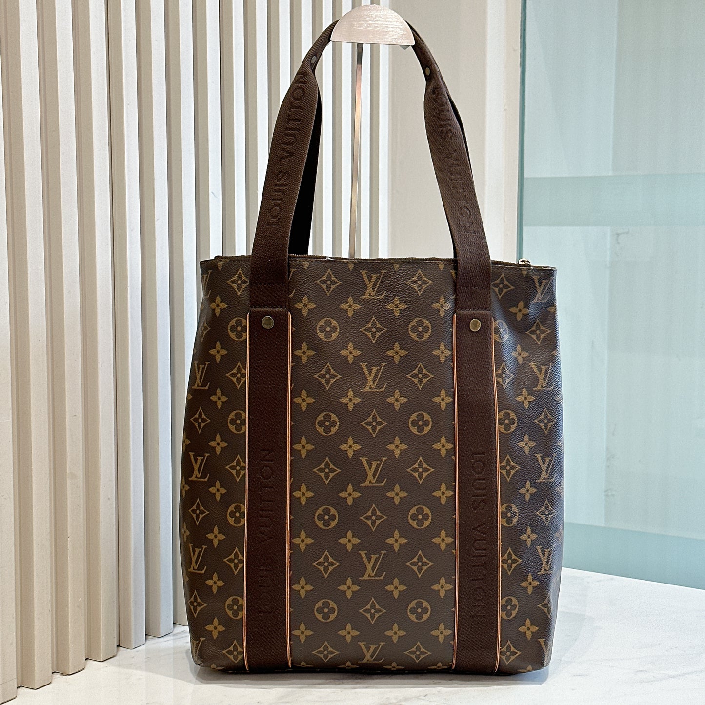 LV Monogram Cabas Beaubourg