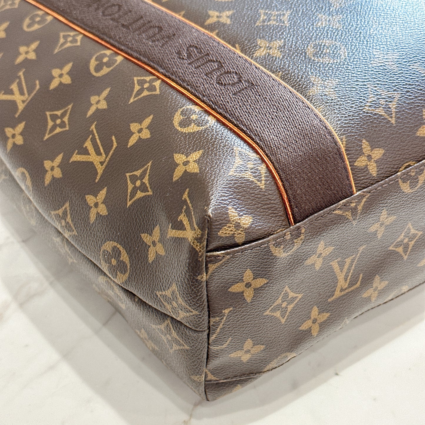 LV Monogram Cabas Beaubourg