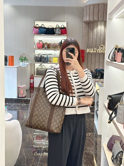 LV Monogram Cabas Beaubourg