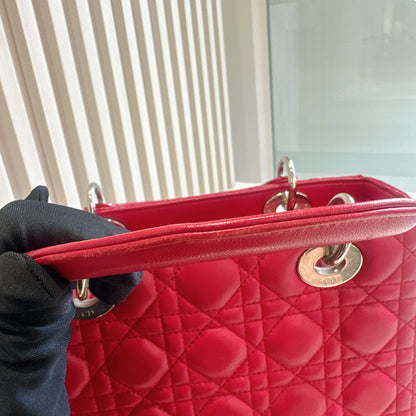 Lady Dior Medium In Red