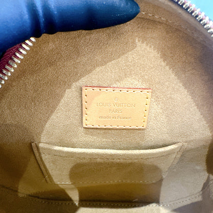 LV Monogram Boite Chapeu Souple MM
