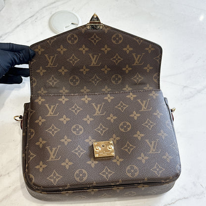 LV Monogram Pochette Metis