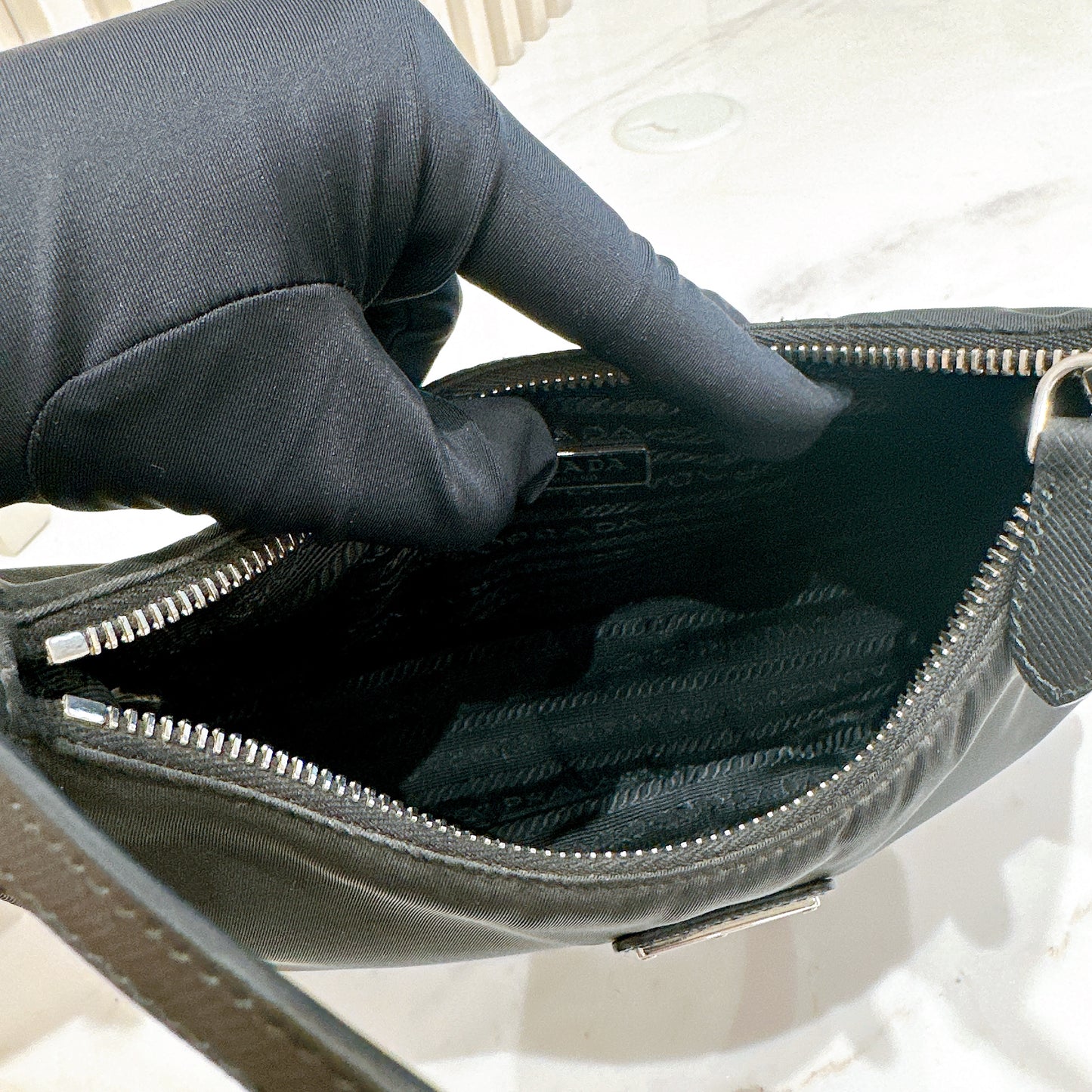 Prada Hobo Re-Edition 2005 in Black Nylon