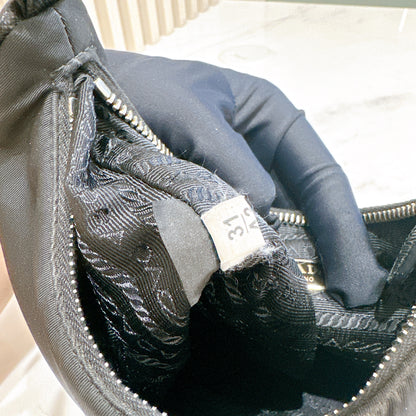 Prada Hobo Re-Edition 2005 in Black Nylon