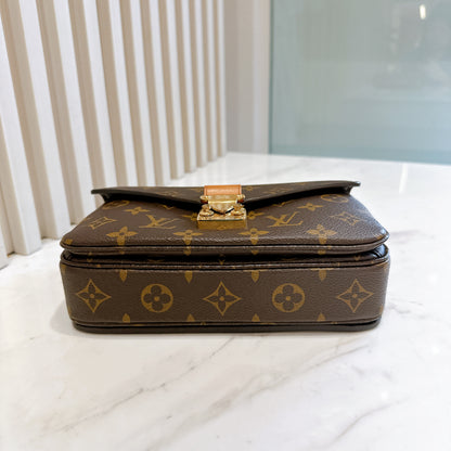 LV Pochette Metis East West