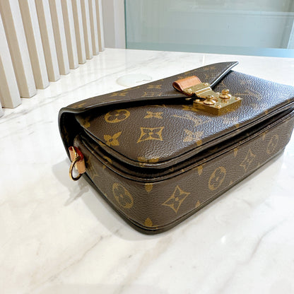 LV Pochette Metis East West