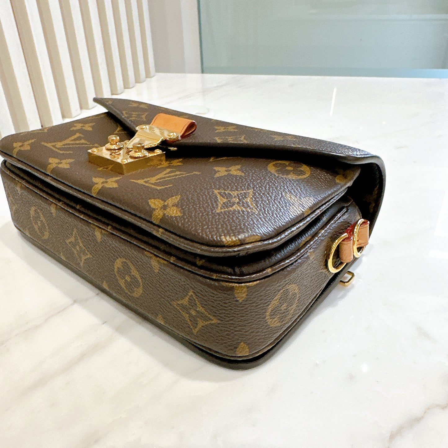 LV Pochette Metis East West