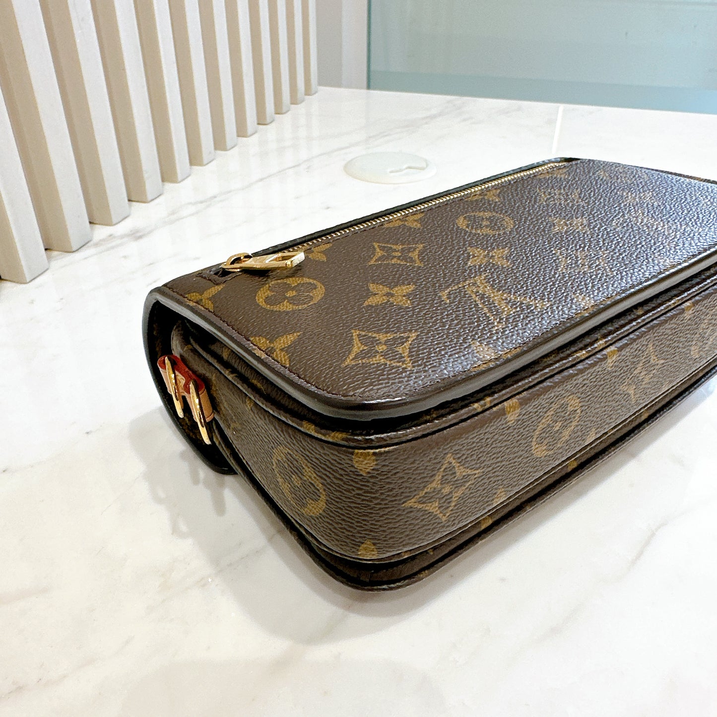 LV Pochette Metis East West