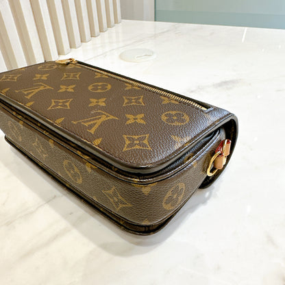 LV Pochette Metis East West