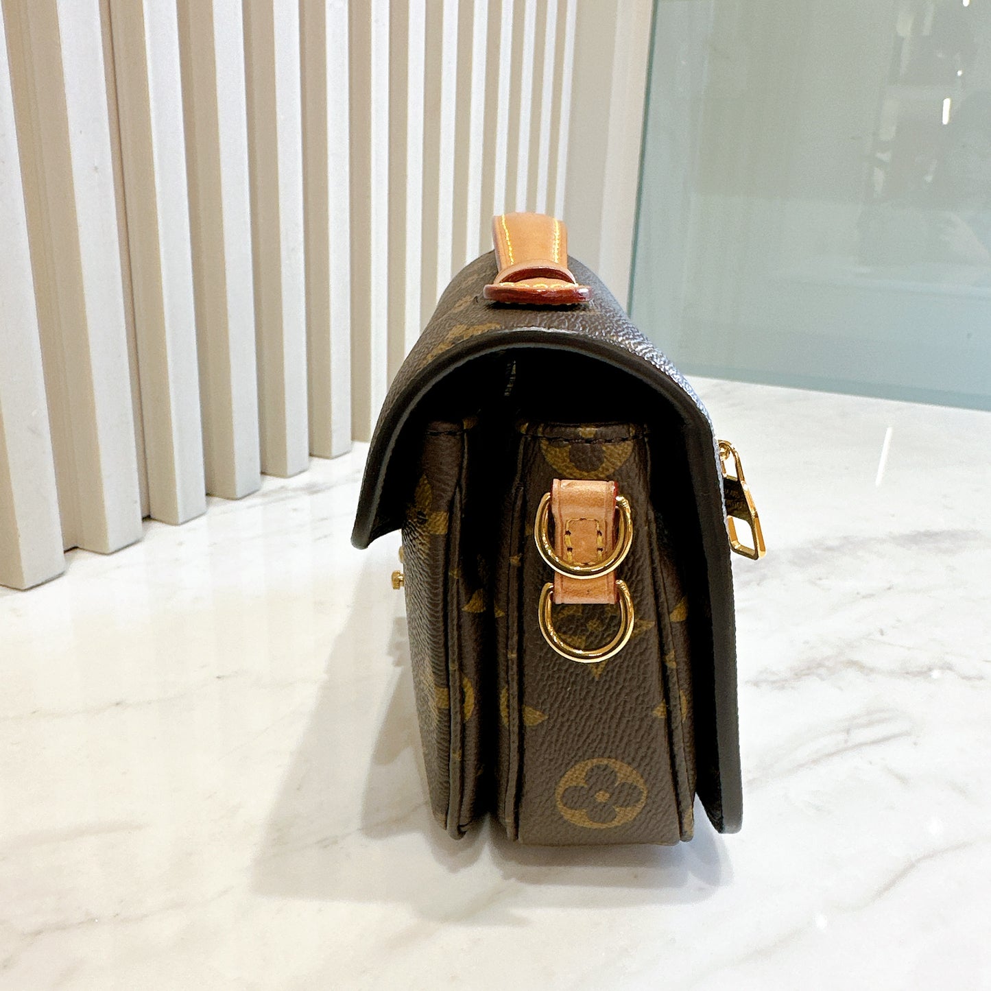 LV Pochette Metis East West