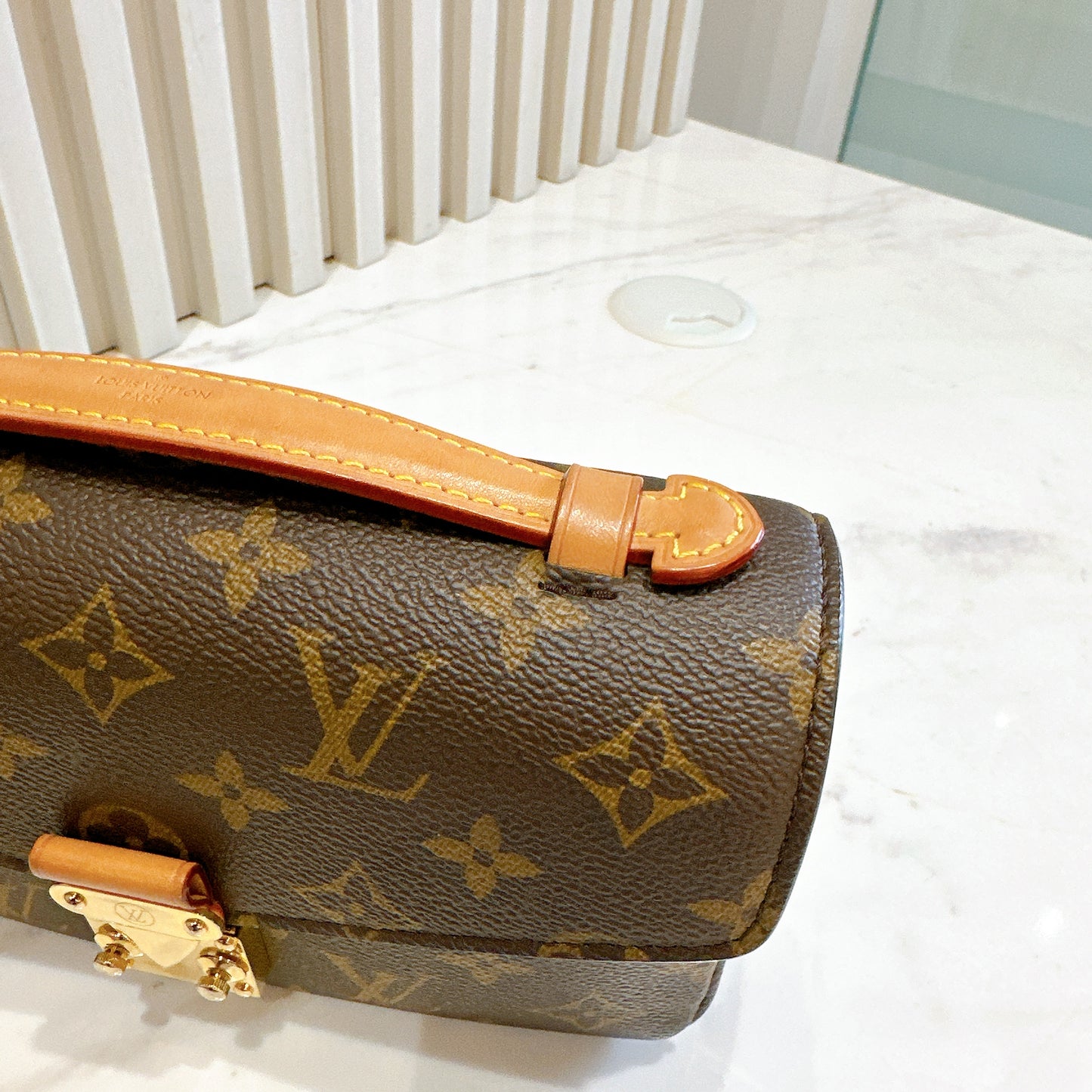 LV Pochette Metis East West