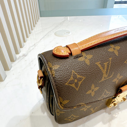 LV Pochette Metis East West