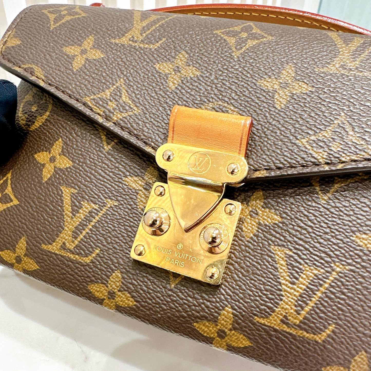 LV Pochette Metis East West