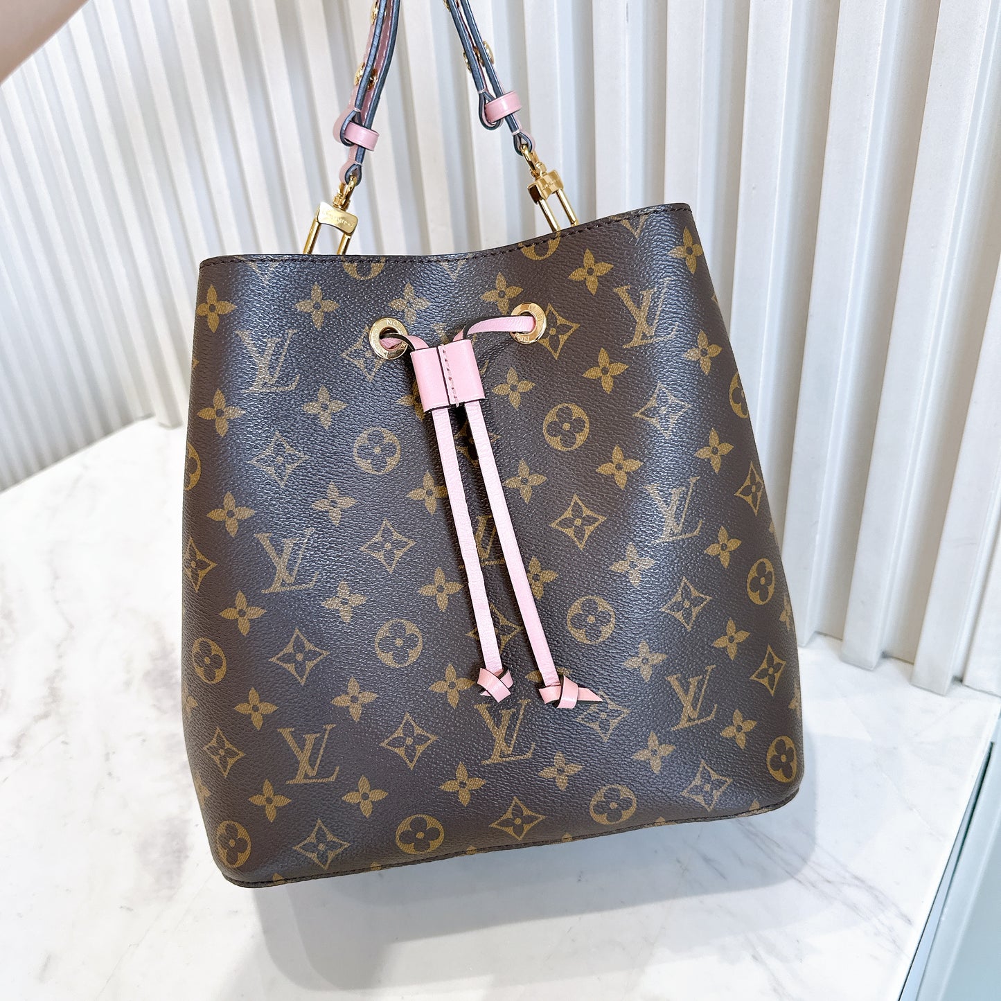 LV Neo Noe MM in Pink