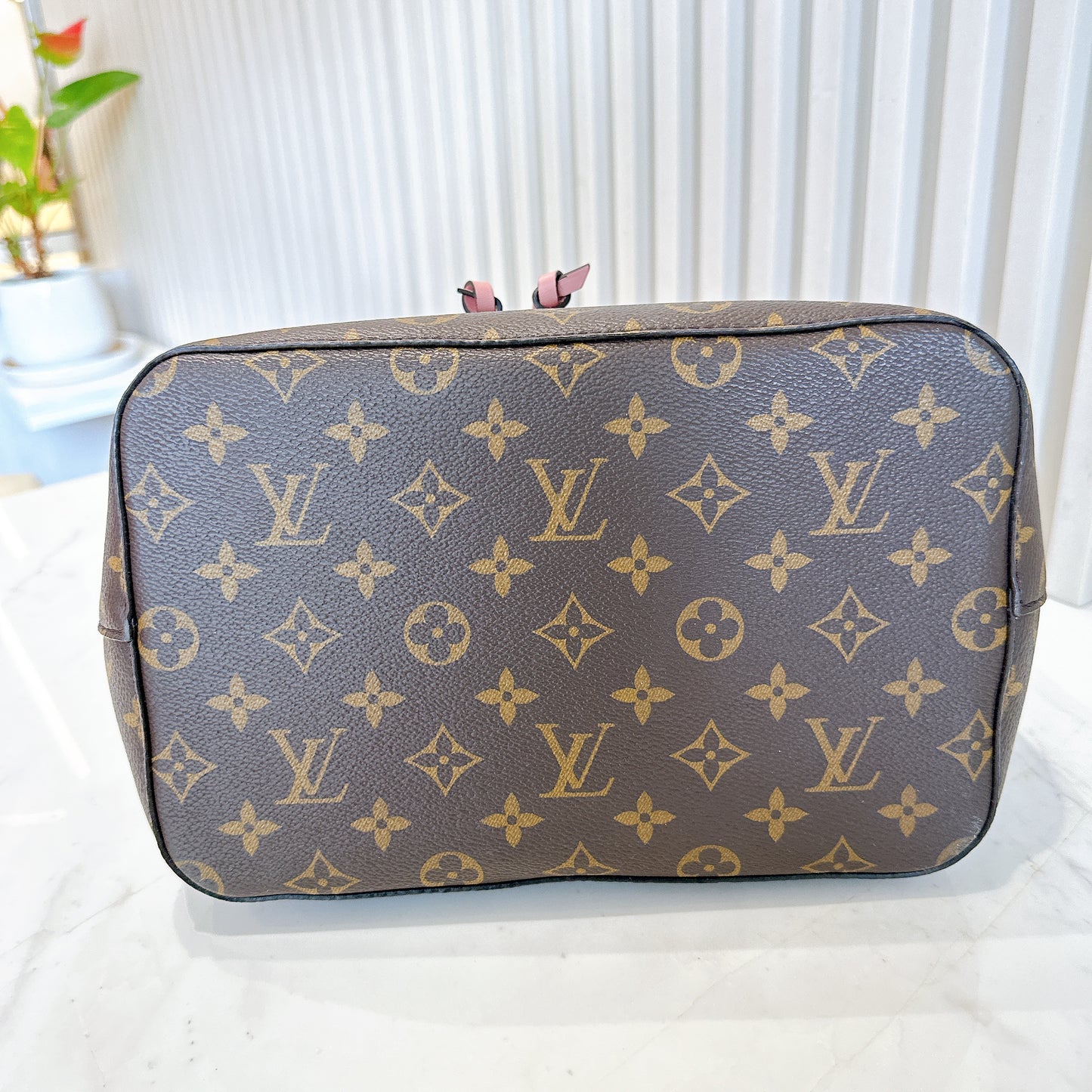 LV Neo Noe MM in Pink