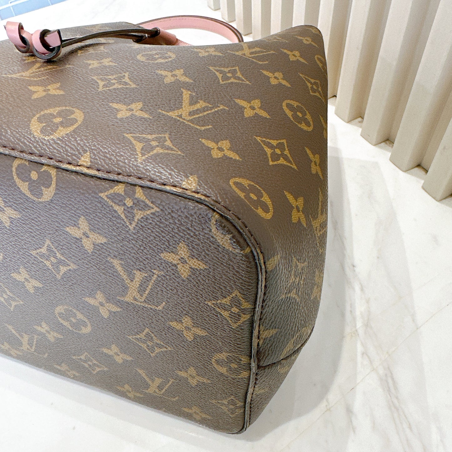 LV Neo Noe MM in Pink
