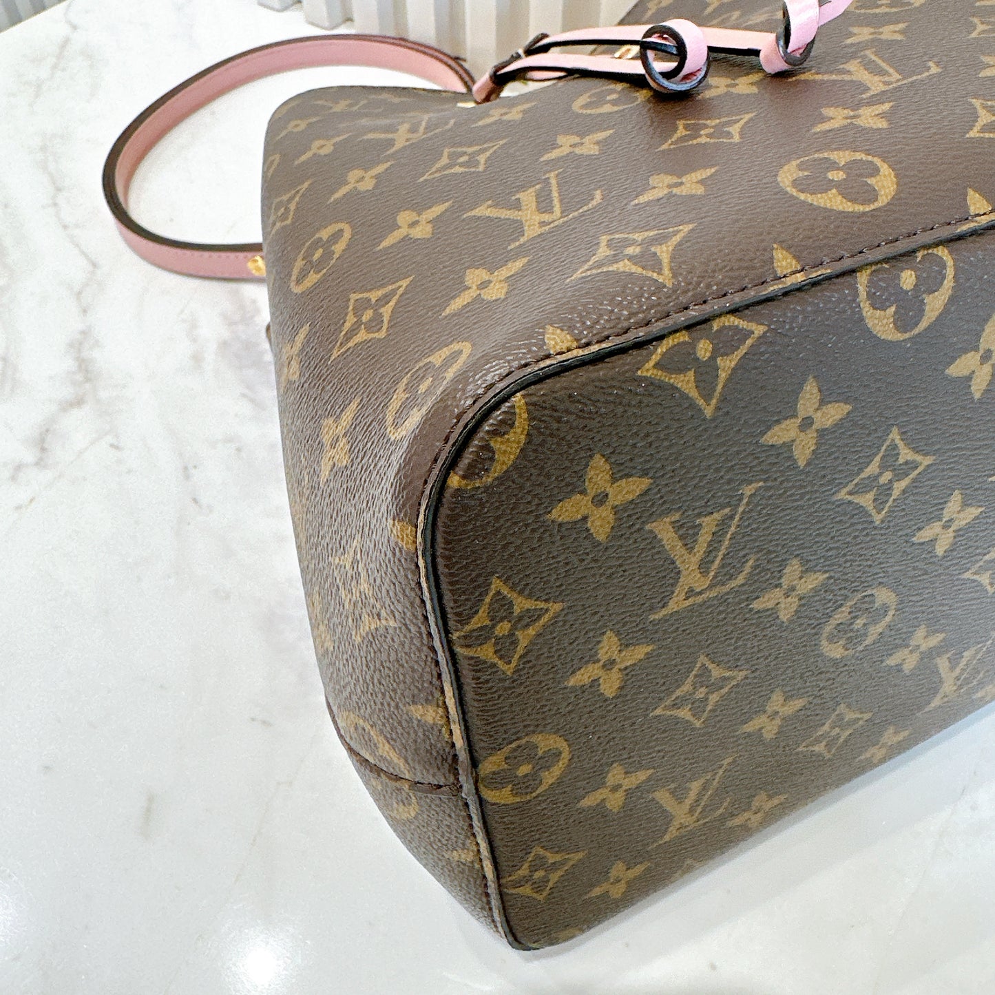 LV Neo Noe MM in Pink
