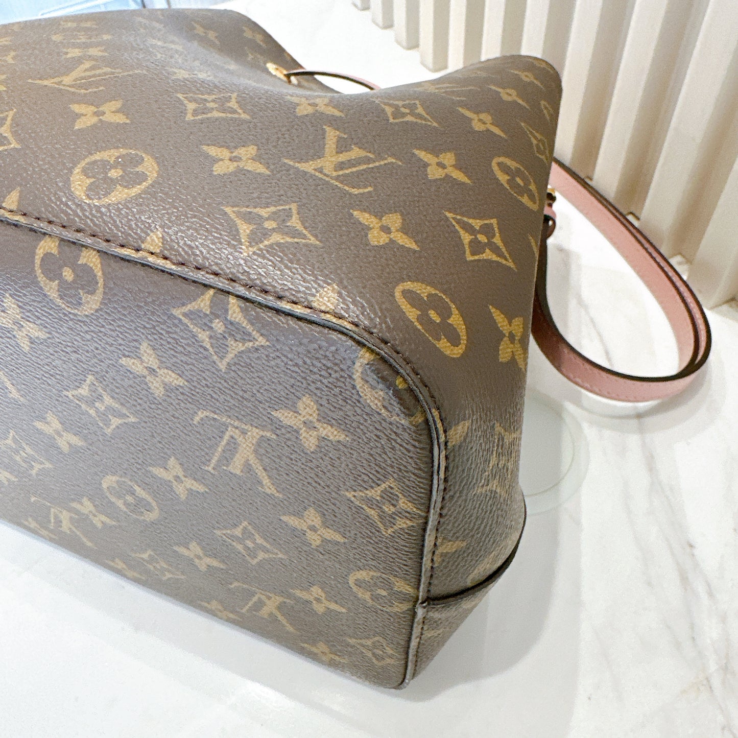 LV Neo Noe MM in Pink