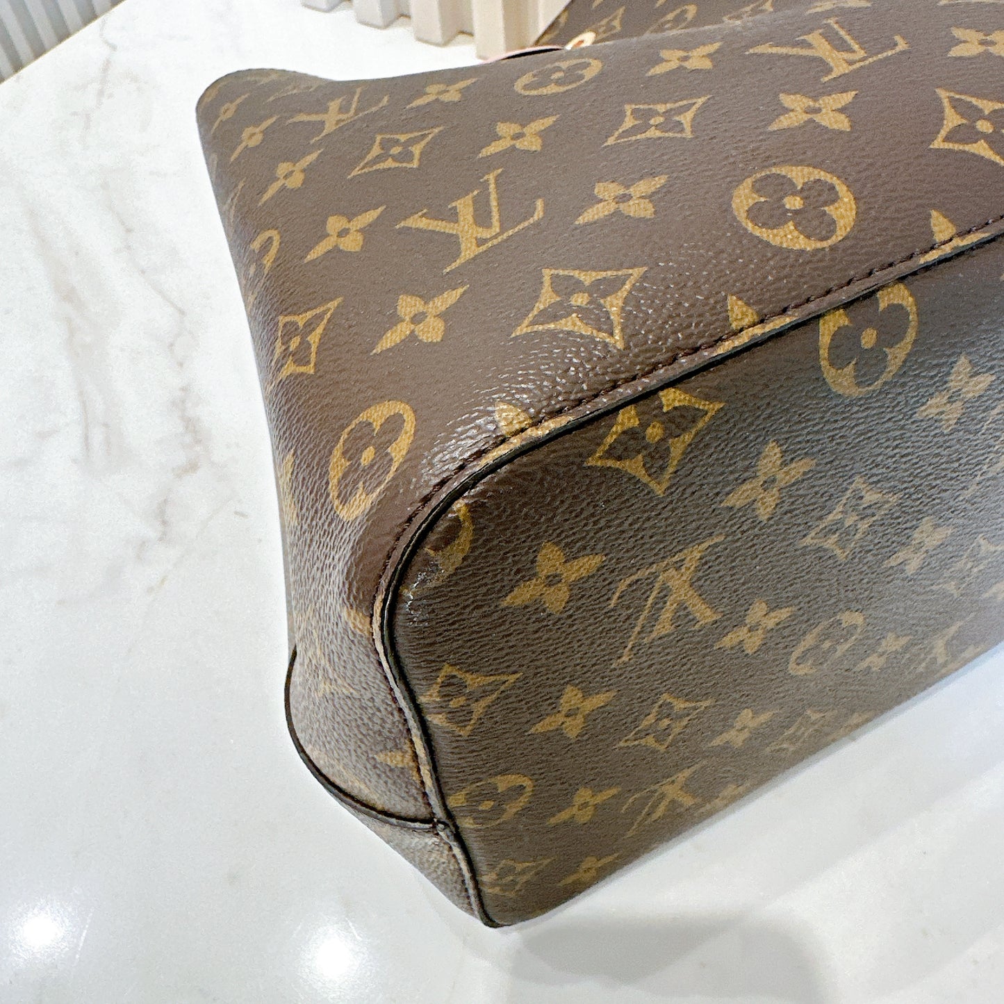 LV Neo Noe MM in Pink