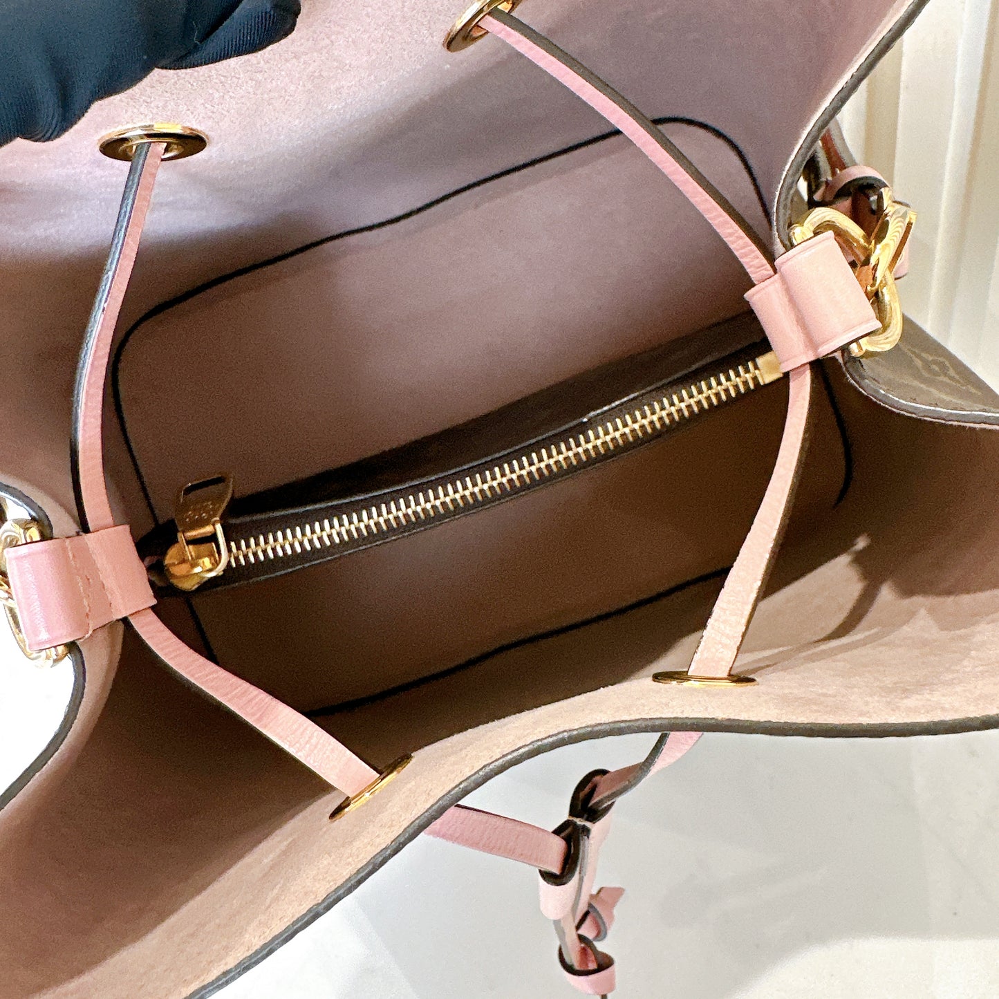 LV Neo Noe MM in Pink