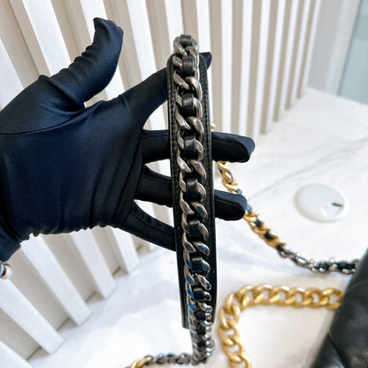 Chanel 19 Medium in Black