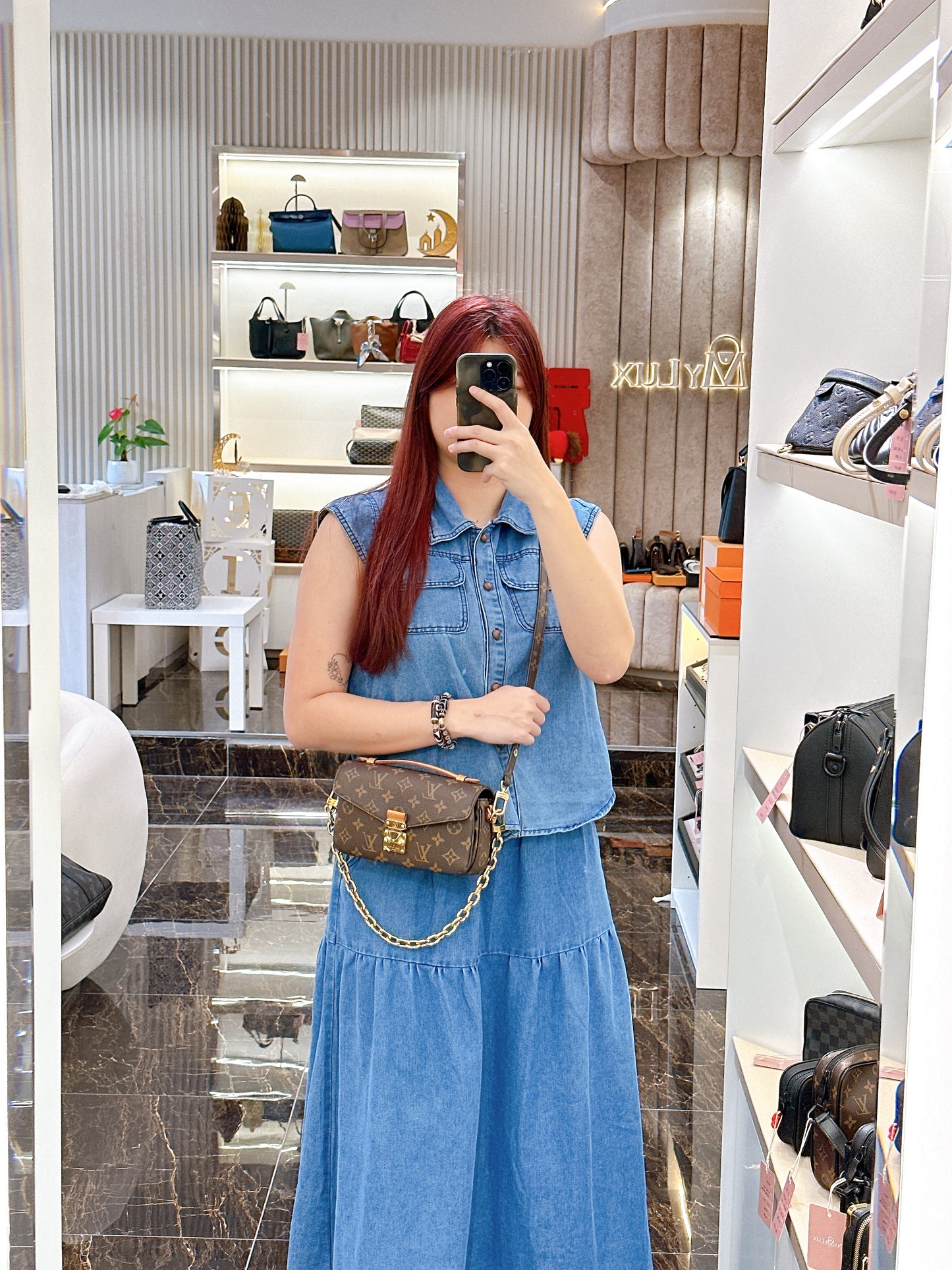 LV Pochette Metis East West