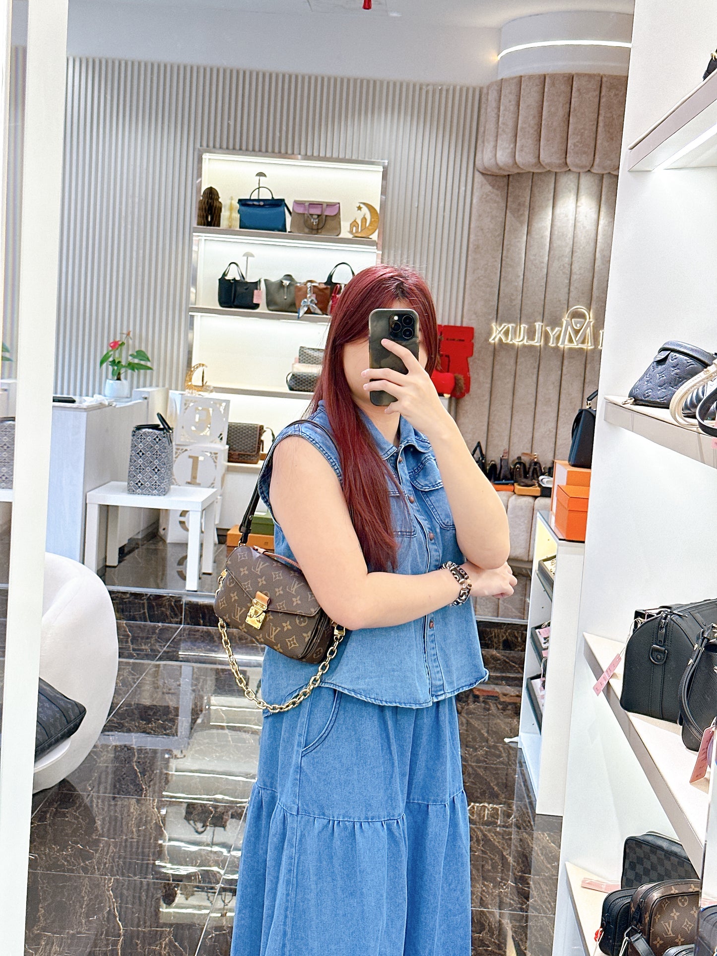 LV Pochette Metis East West