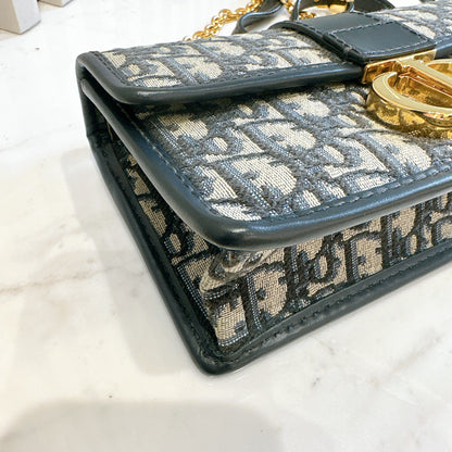 Dior Montaigne 30 East West