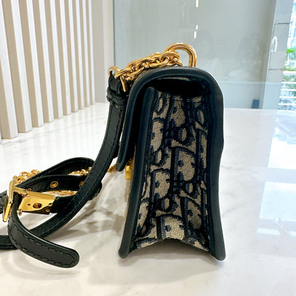 Dior Montaigne 30 East West