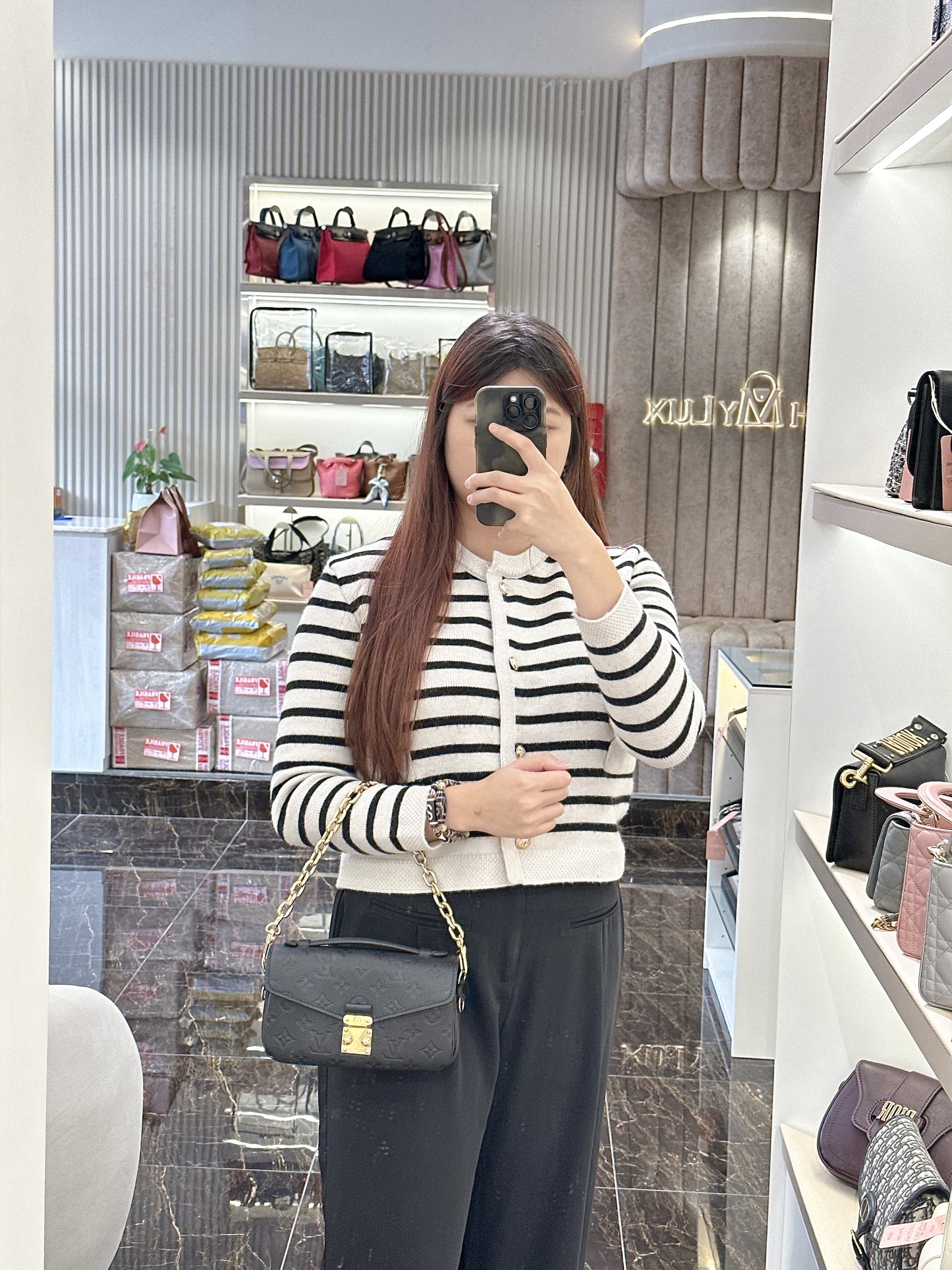 LV Metis East West in Empriente Leather Black