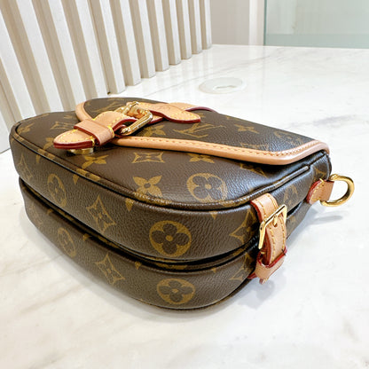 LV Monogram Saumur BB