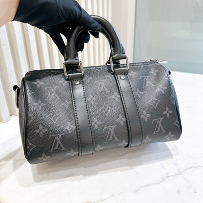 LV Keepall 25 in Monogram Eclipse