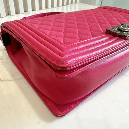 Chanel Boy New Medium Lambskin in Pink SHW