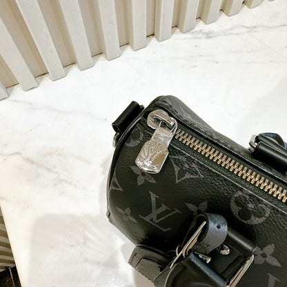 LV Keepall 25 in Monogram Eclipse
