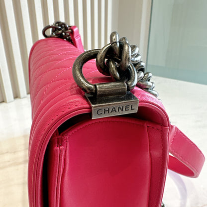Chanel Boy New Medium Lambskin in Pink SHW
