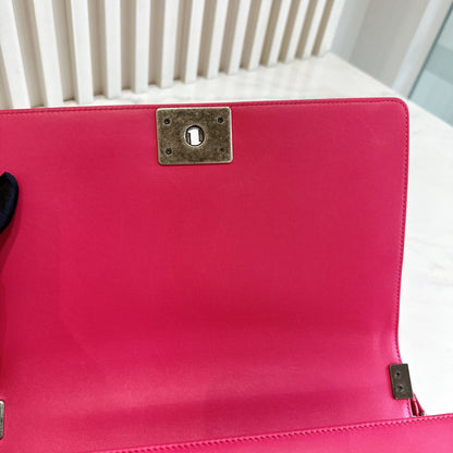 Chanel Boy New Medium Lambskin in Pink SHW