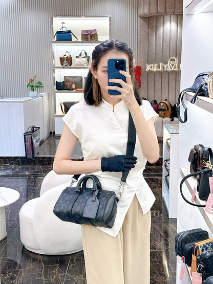 LV Keepall 25 in Monogram Eclipse