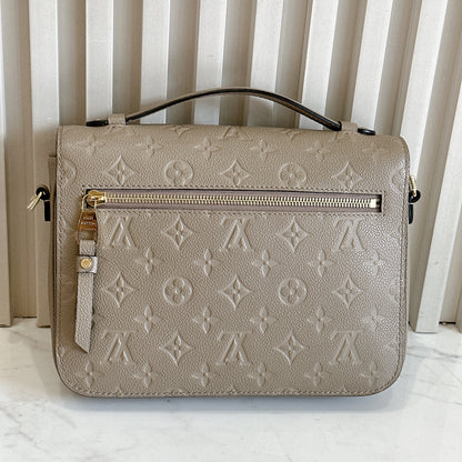 LV Pochette Metis in Tourterelle