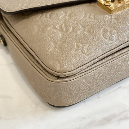 LV Pochette Metis in Tourterelle