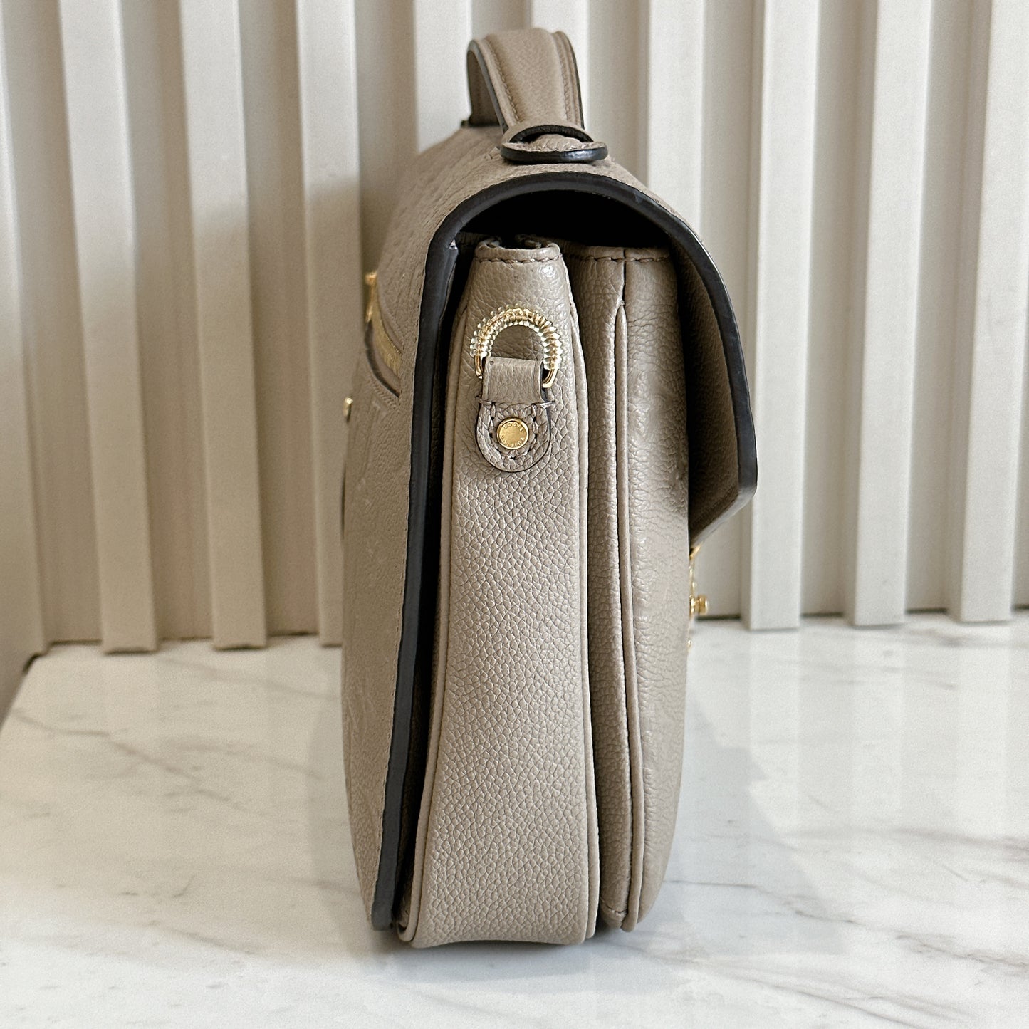 LV Pochette Metis in Tourterelle