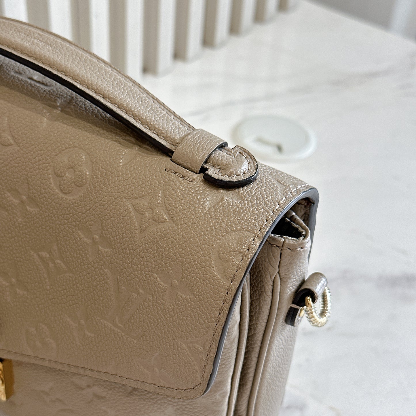 LV Pochette Metis in Tourterelle