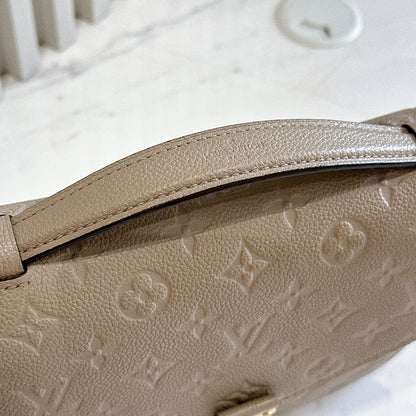 LV Pochette Metis in Tourterelle