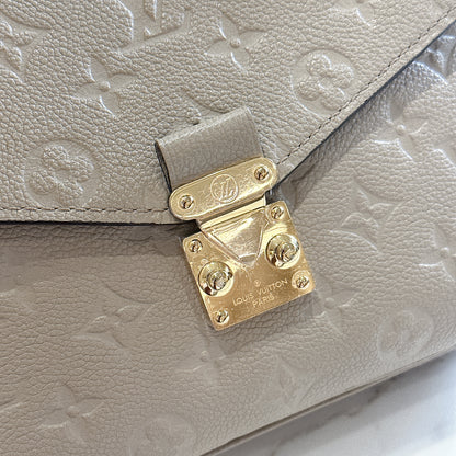LV Pochette Metis in Tourterelle