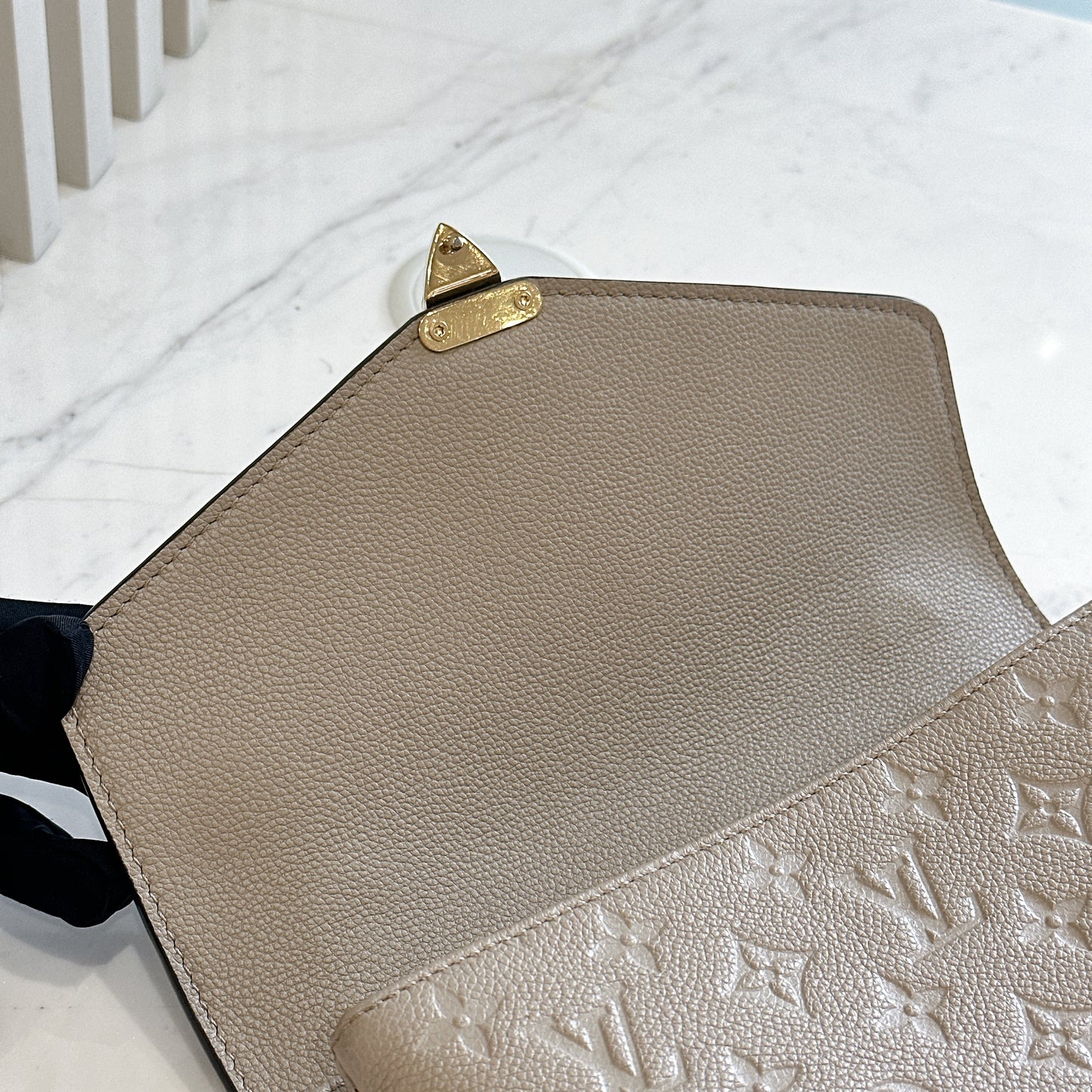 LV Pochette Metis in Tourterelle