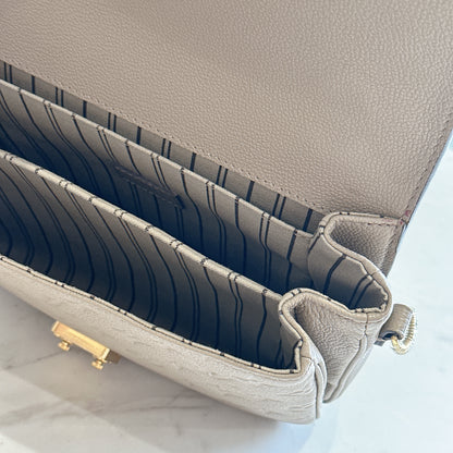 LV Pochette Metis in Tourterelle