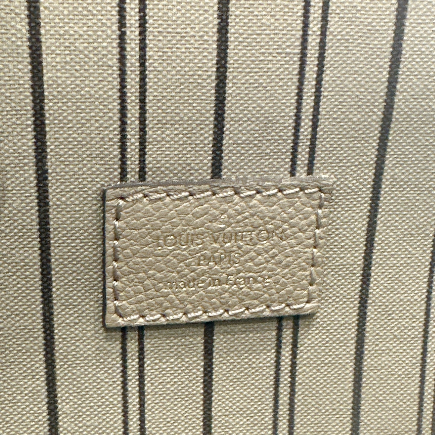 LV Pochette Metis in Tourterelle