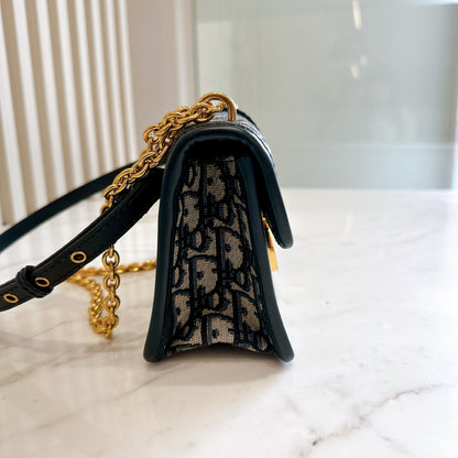 Dior Montaigne 30 East West