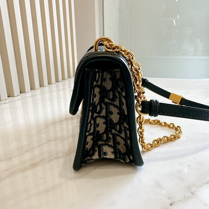 Dior Montaigne 30 East West